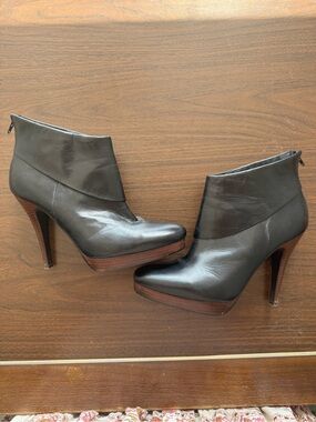 Steve Madden Trishia Bootie, Black Leather - size 9.5
